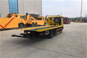 镇巴非事故拖车